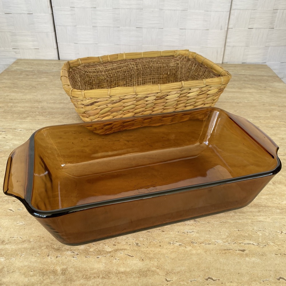 Anchor Hocking Fire King Loaf Pan Amber Glass 1 Qt w/ Wicker Basket Vintage MCM - Picture 3 of 9